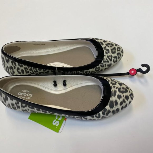 NWT CROCS LINA GRAPHIC FLAT Shoes LEOPARD Print - Picture 4 of 4